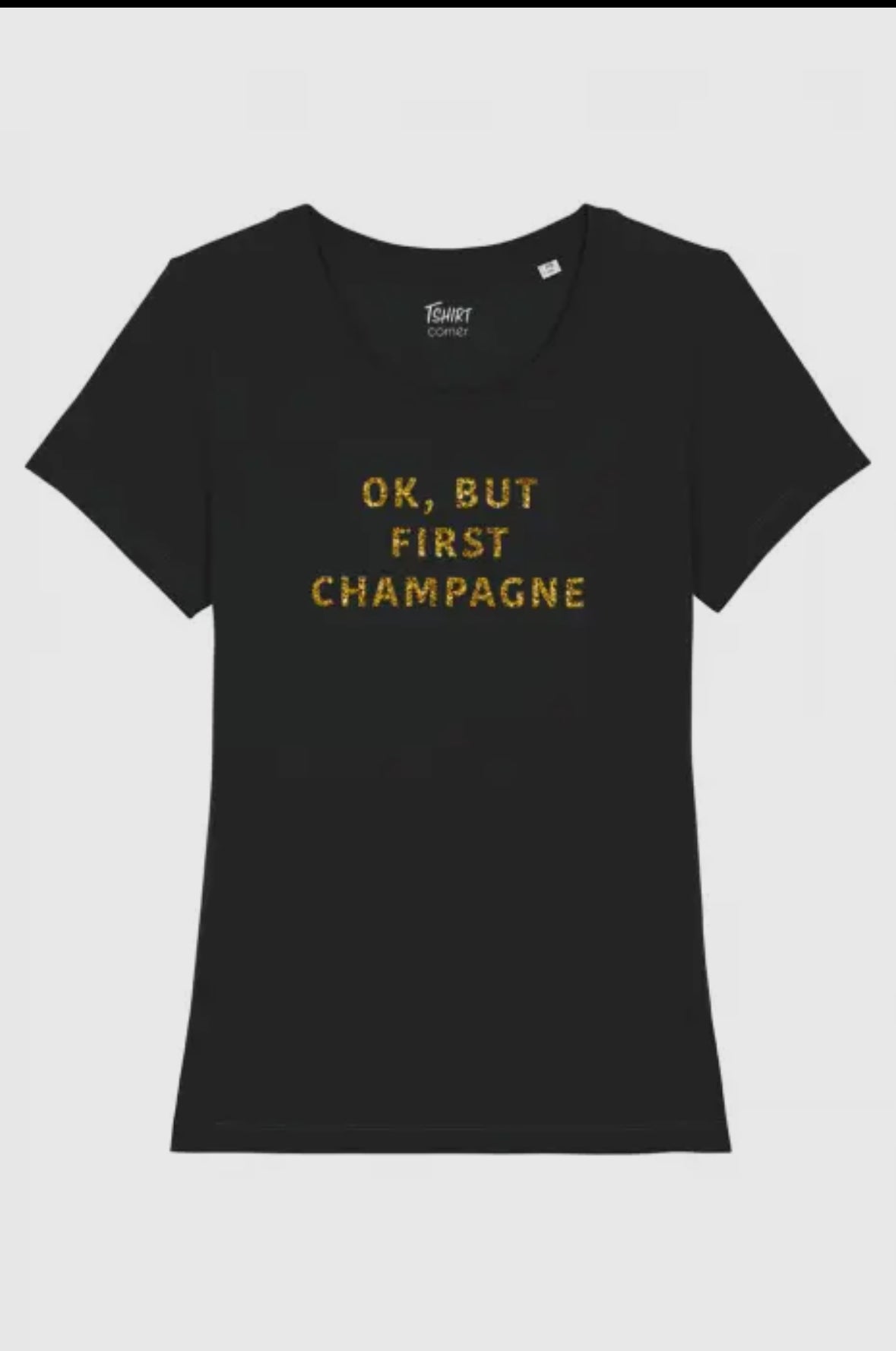 Svart t shirt med guldglittrig text
Ok, but first champagne