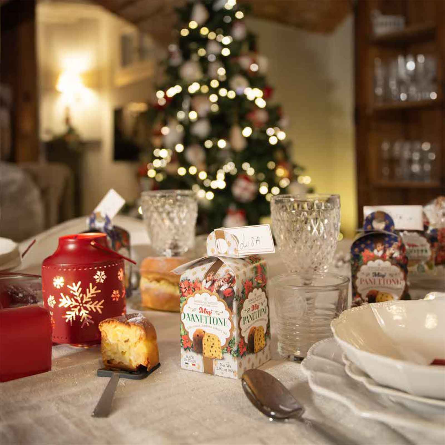 Inspirationsbild, dukat julbord med en mini panettone.