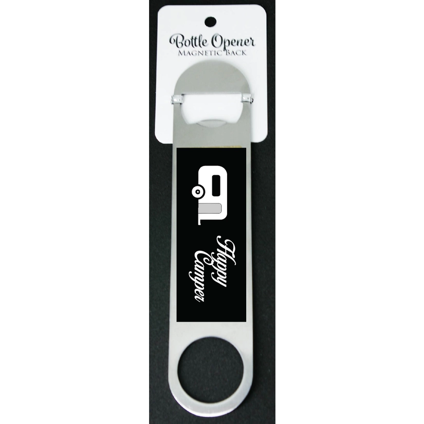 magnetiskk svart ölöppnare med texten "Happy Camper"