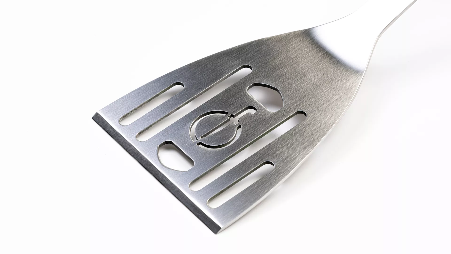 stekspade, spatel, grillredskap från Forged med olivträhandtag