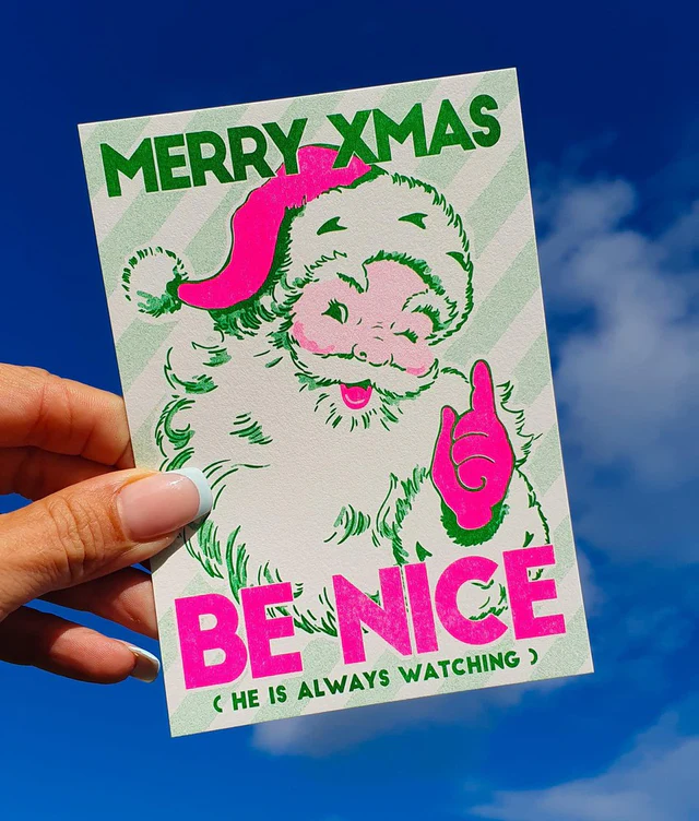 Julkort 'Be Nice, he is always watching'- vykort. Studio Inktvis