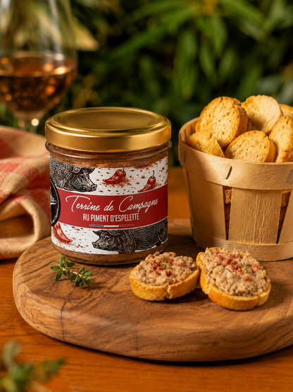 Landsbygdsterrin med Espelette-peppar