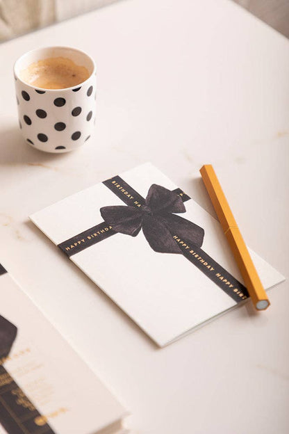 Happy Birthday Black Bow – födelsedagskort med guldfolie
