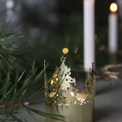 Liten ljuslykta till värmeljus. Guld och granar