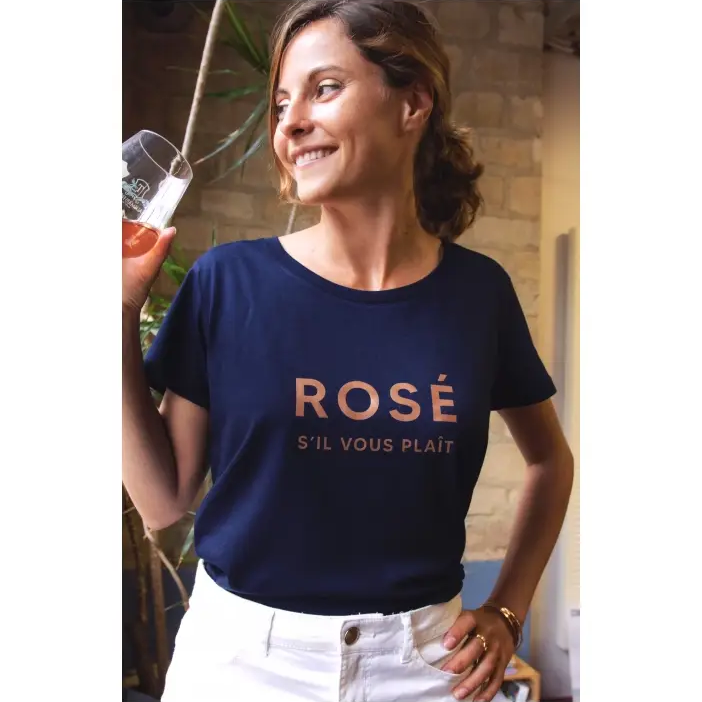 Blå T shirt med texten Rosé s'il vous plait