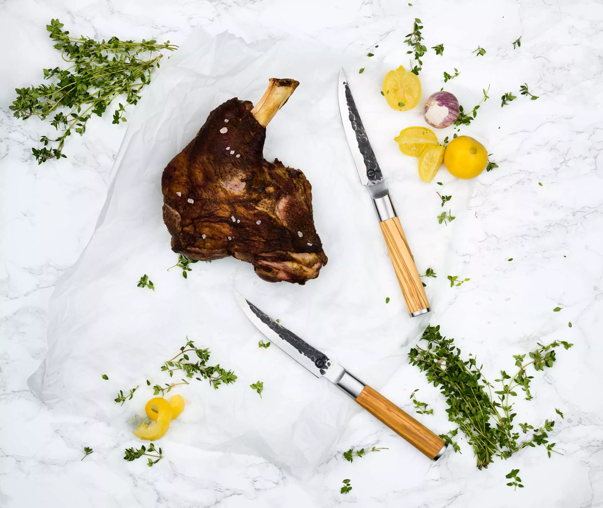 Inspirationsbild av Köttknivar forged, två stycken. Handtag i olivträ. Köttbit.