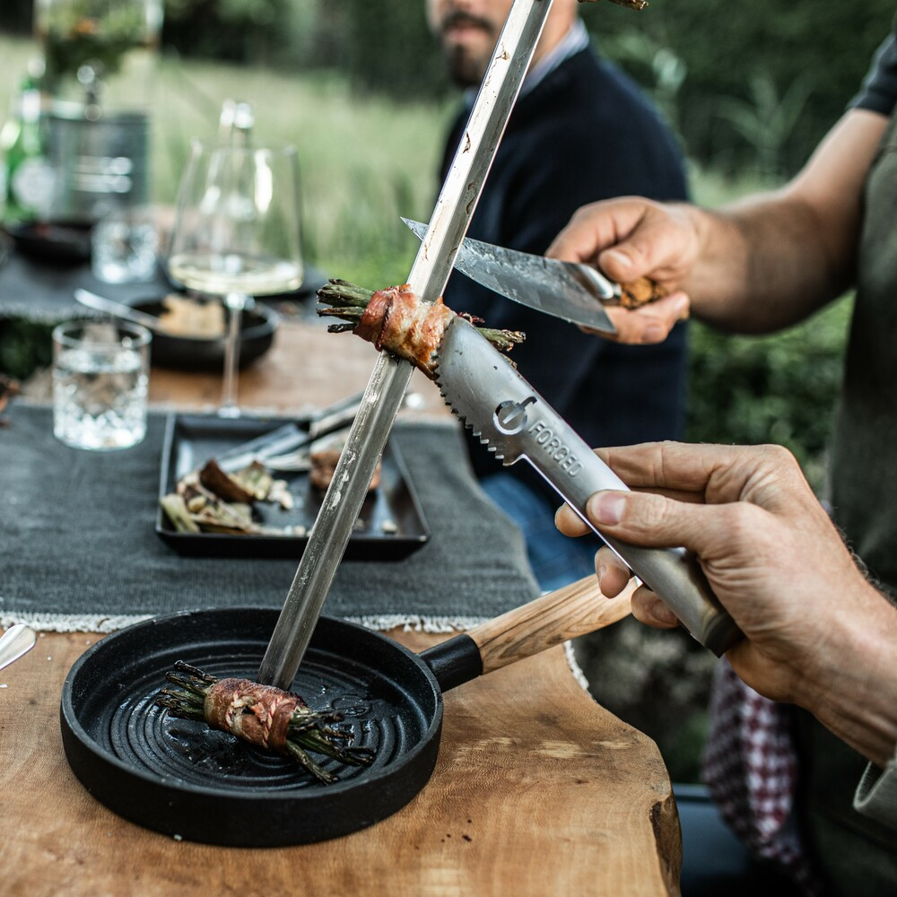 inspirationsbild med tång och grillspett.